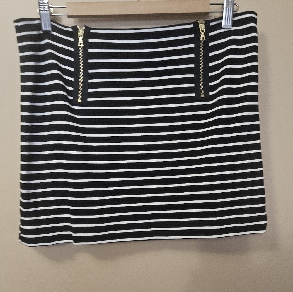 Trina Turk Striped Jersey Skirt Front Zippers Mini Women's Size 8